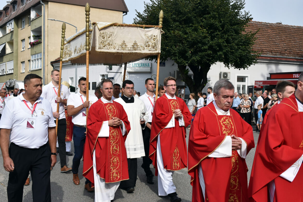 Ludbreg svečano proslavio Svetu nedjelju – vjera, tradicija i zajedništvo okupili tisuće hodočasnika