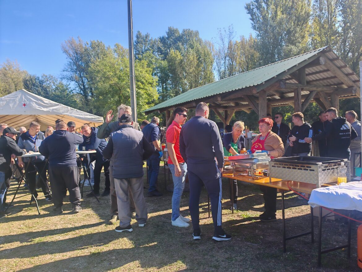 Vesela atmosfera, miris kestena i druženja kod bukovečkog ribnjaka