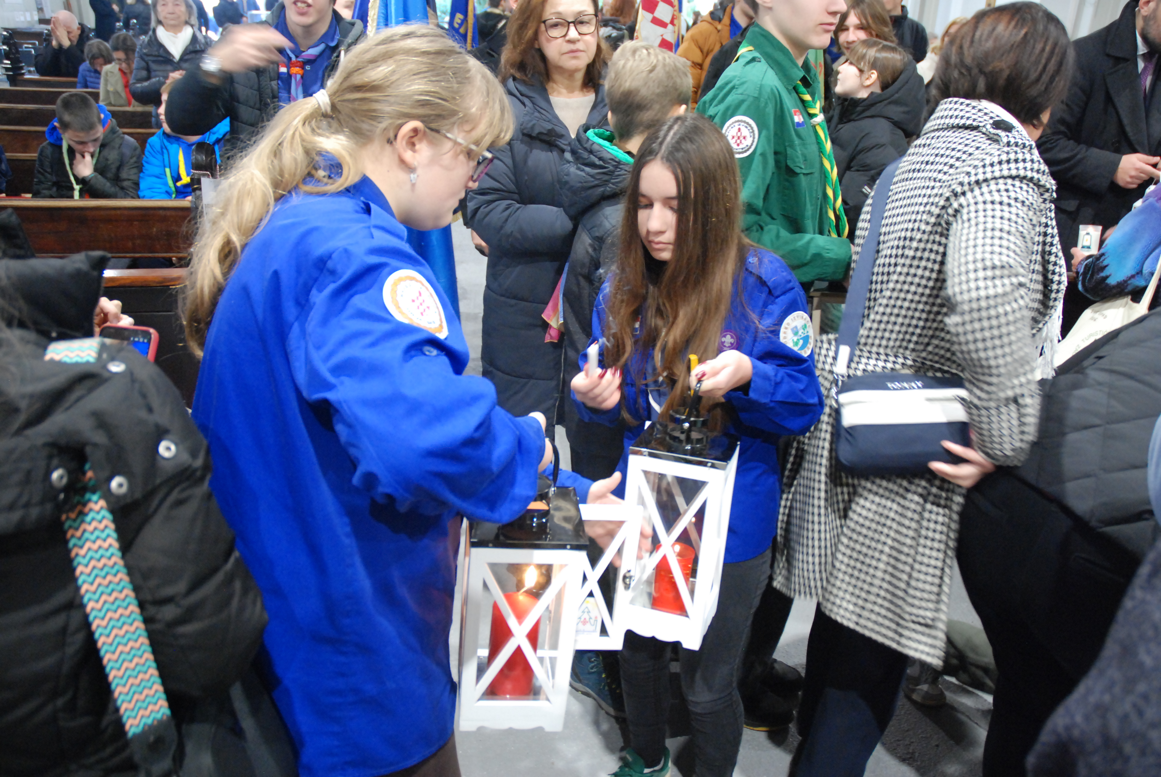 Izviđači tradicionalno na primopredaji Betlehemskog svjetla mira