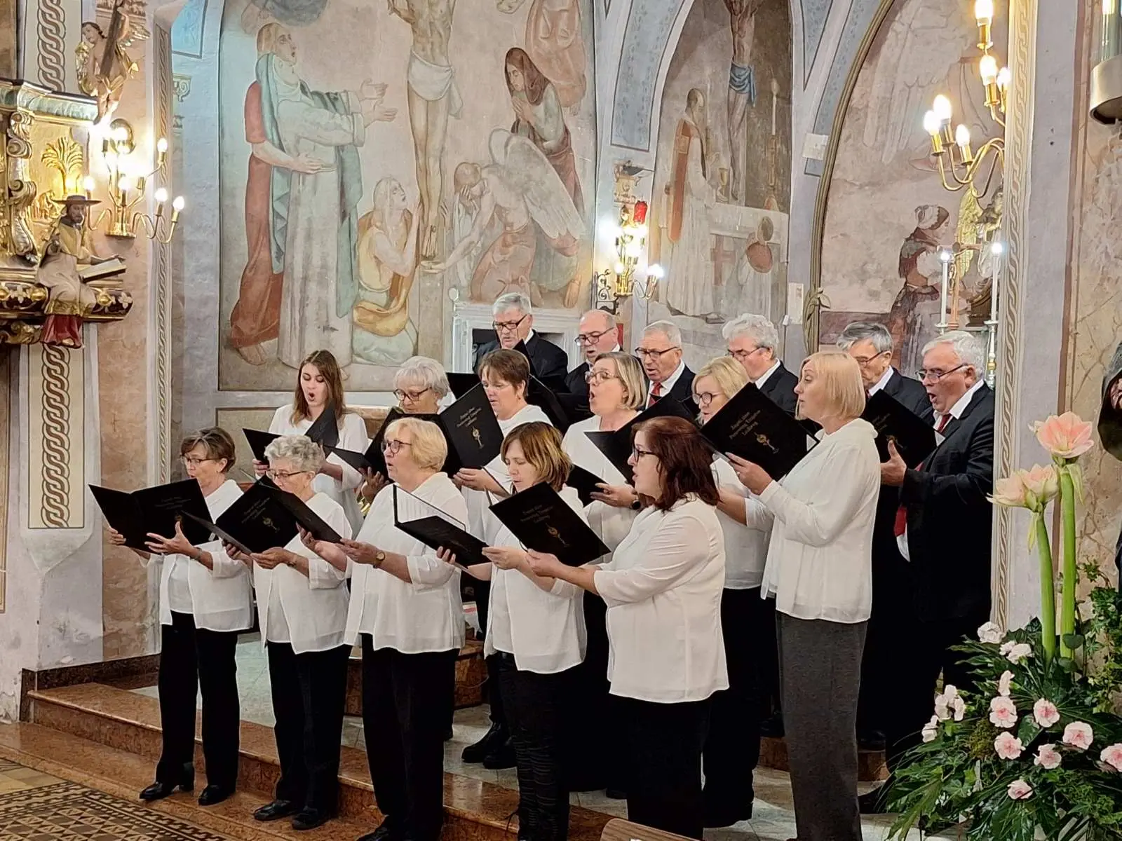 Božićni koncert Župnog zbora Presvetog Trojstva u ludbreškoj crkvi