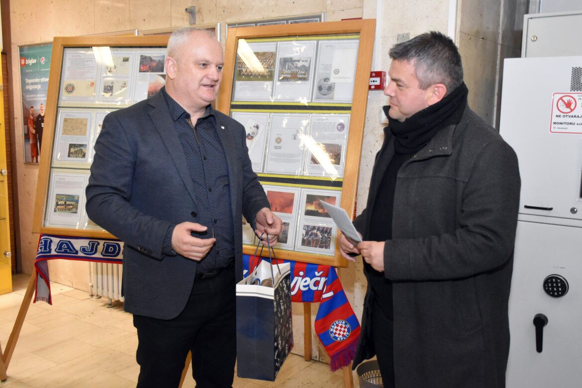 U poštanskom uredu otvorena izložba o Hajduku