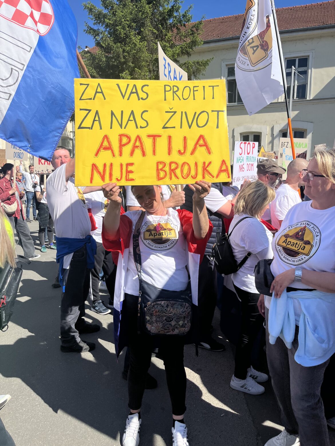 Prosvjed protiv megafarmi peradi: stanovnici Apatije traže zaustavljanje projekta