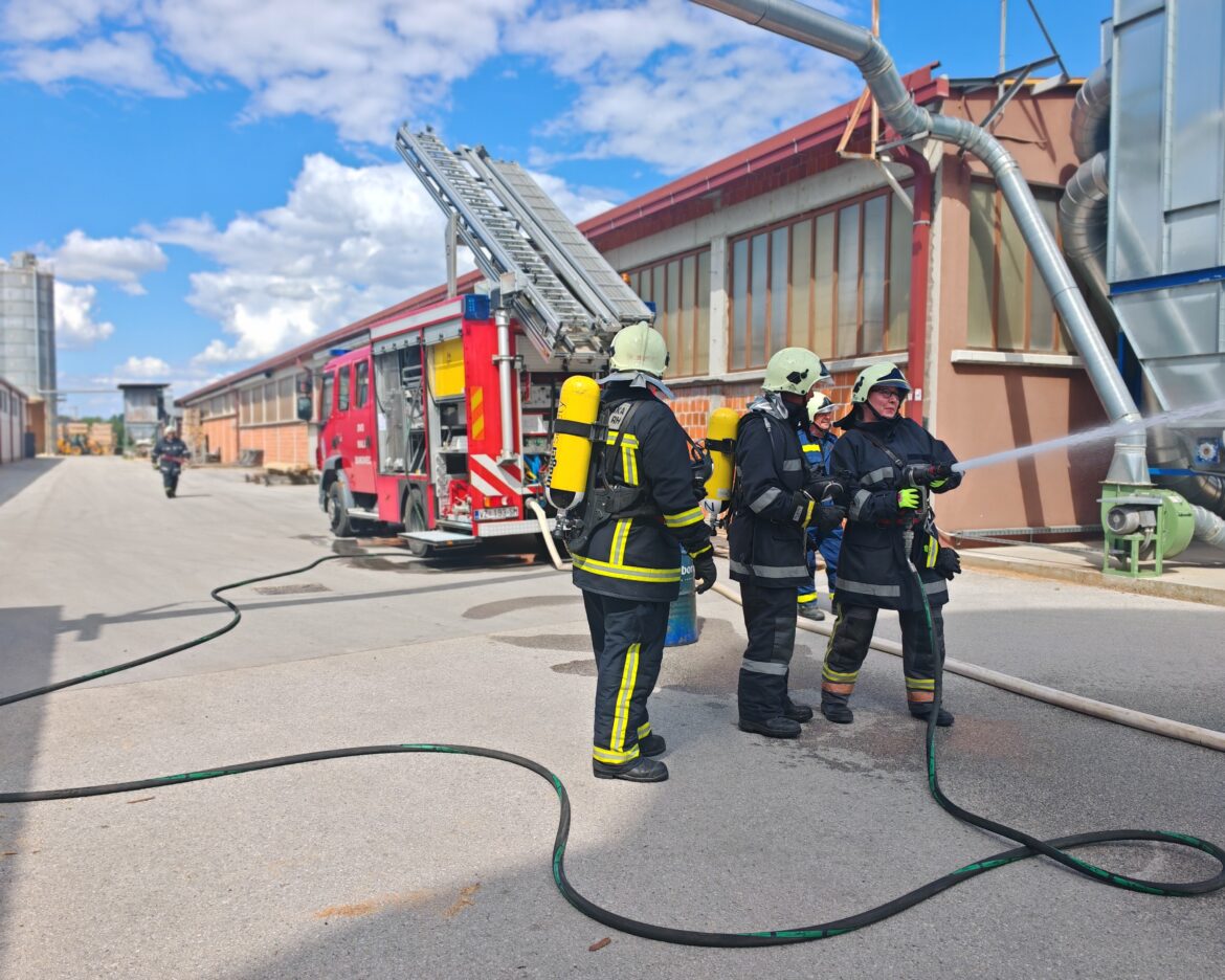 U Malom Bukovcu provedena velika vježba spašavanja i gašenja požara