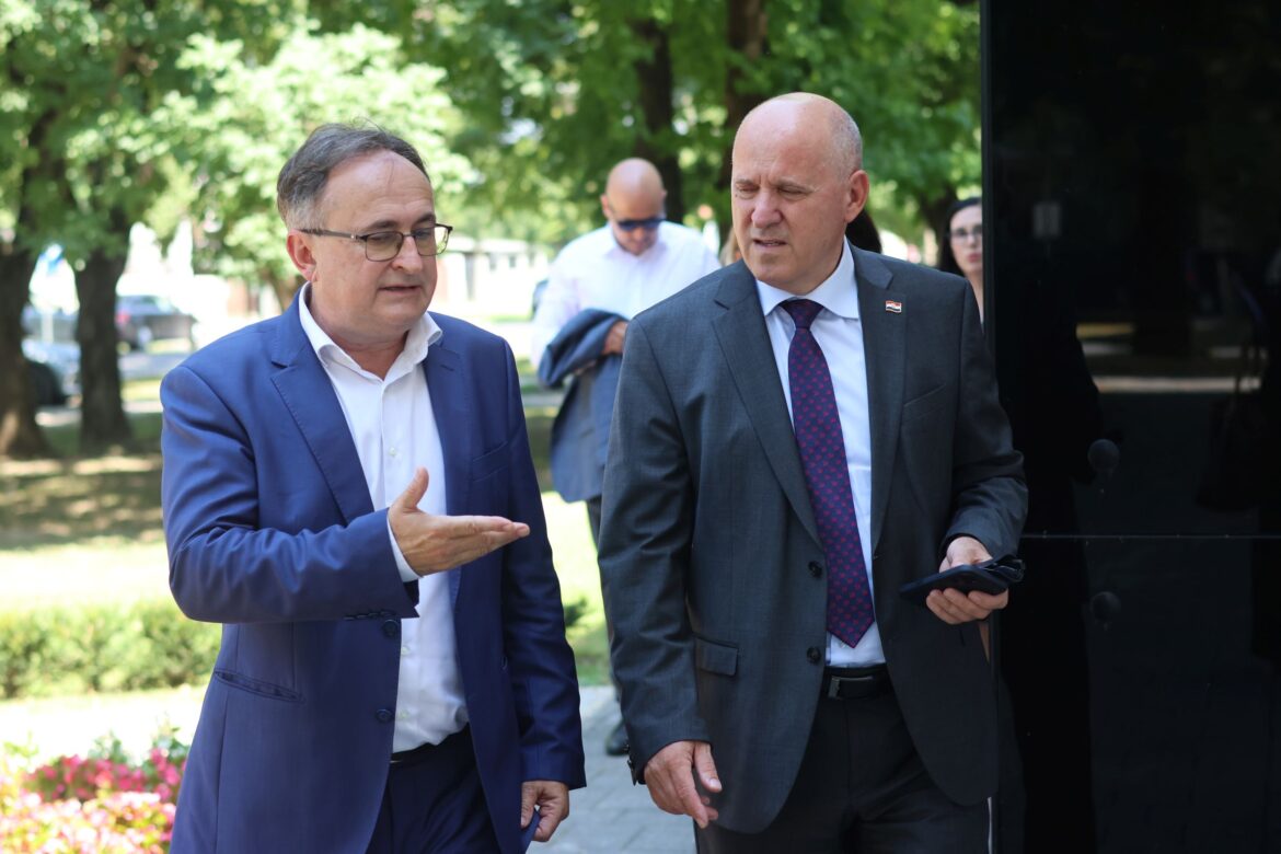 Parkovi, šetnice i prostor za rekreaciju, u Ludbregu danas ugovore uručio potpredsjednik Vlade i ministar Branko Bačić