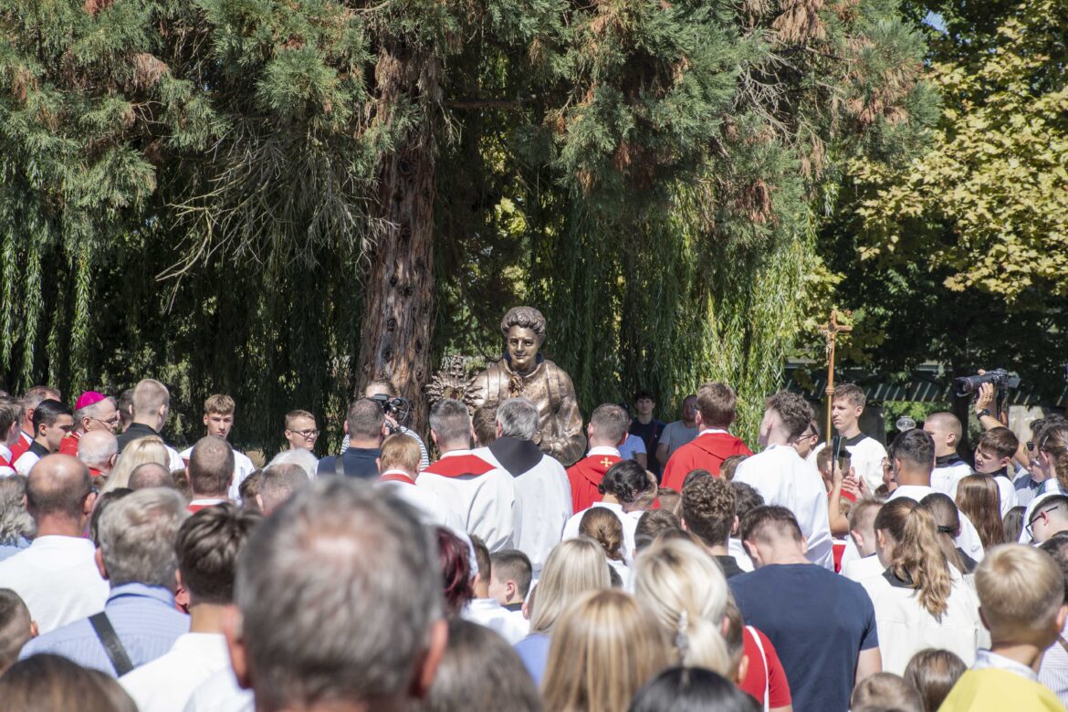 Ministranti i vjeroučitelji hodočastili u Ludbreg, otvoren kip svetog Carla Acutisa